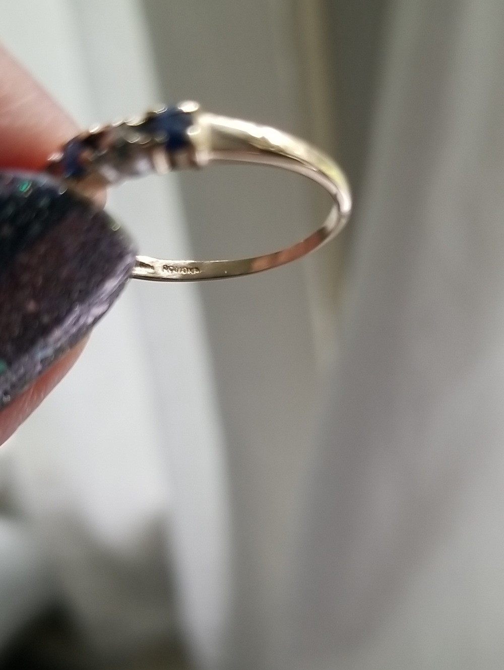 10K gold band with alternating Sapphires and Diamonds. - Picture 5 of 8